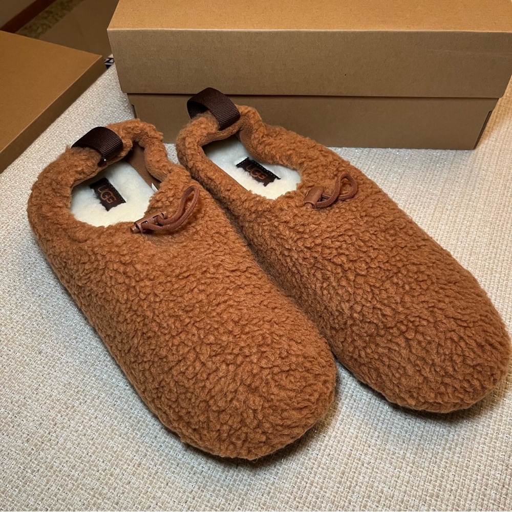 UGG Plushy Slipper W12 NEW